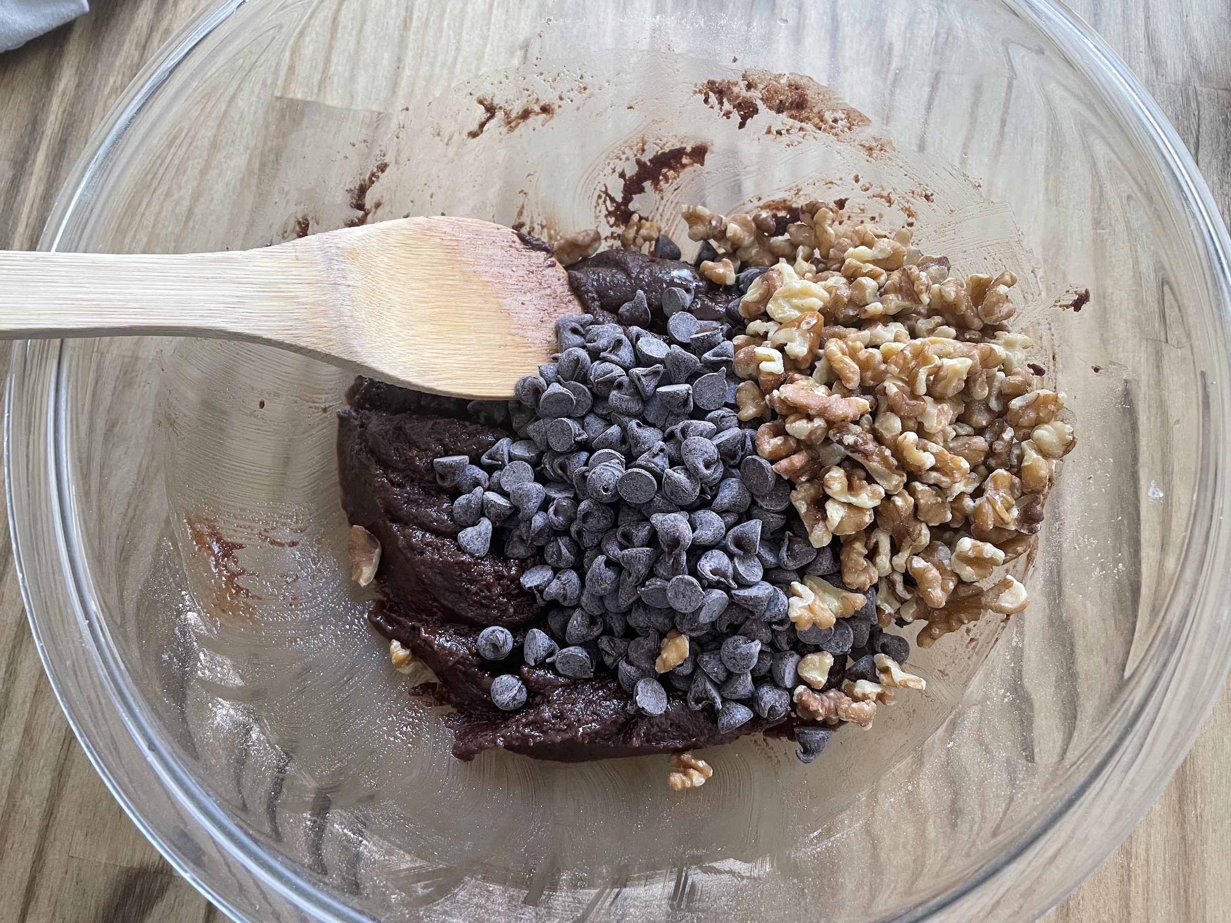 chocolate brownies with walnuts
